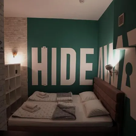 Apartment Hideaway &